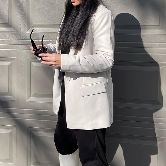 Blazer used like very new! #OpenEdit Over size style XS/Beige Silver color. - Picture 2 of 9